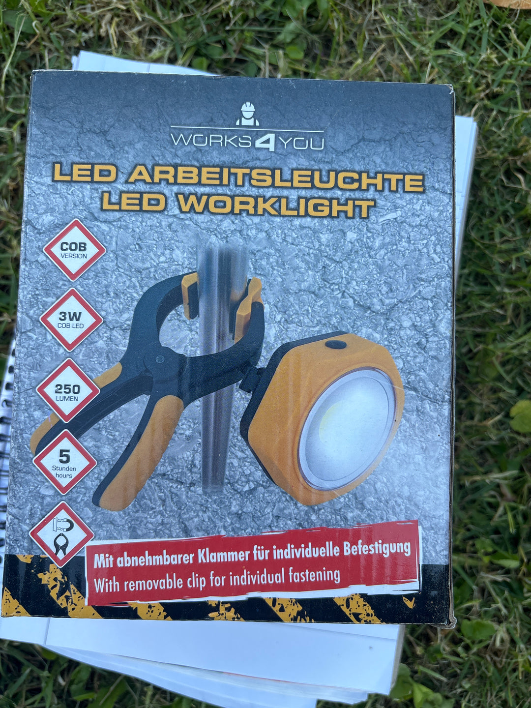 Mia, Arbeitsleuchte