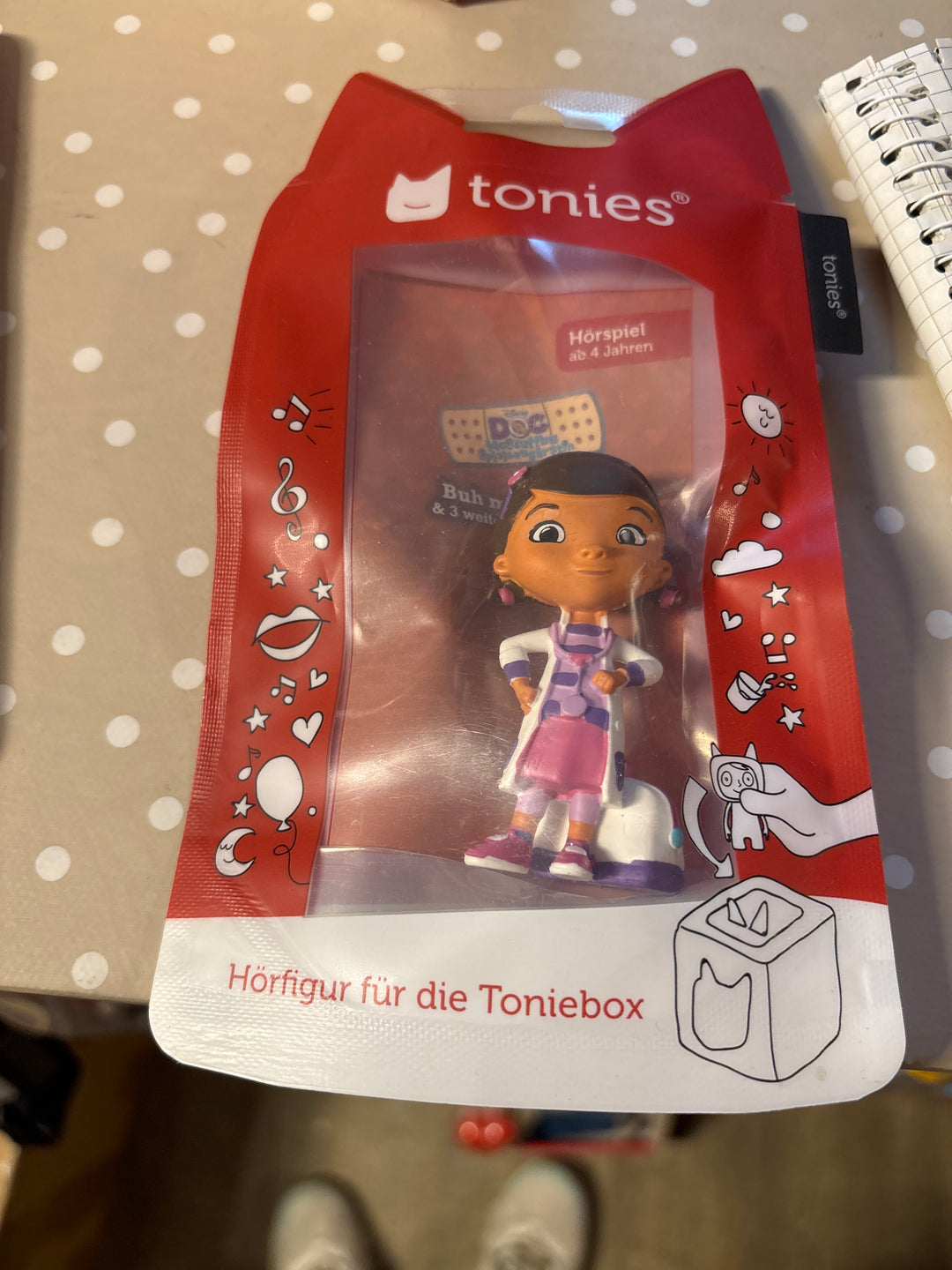 Mia, Tonie